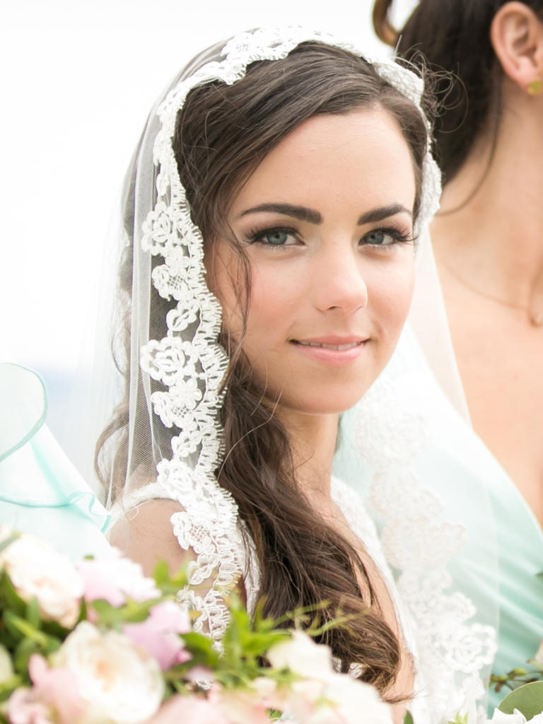 PHOTO BY MELANI LUST PHOTOGRAPHY Is it just us or is this bride channeling Kate Middleton? Whatever the inspiration, her bold brows, barely there pink lip and understated eye shadow elevate this newlywed to princess status. From the album A Romantic Vineyard Wedding at Jonathan Edwards Winery in North Stonington, Connecticut