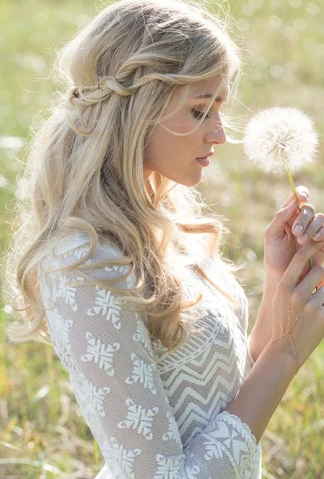 The ultimate flower-child bride should take note of this airy arrangement of loosely twisted tendrils. Photo: Rebecca Von Rehn Photography