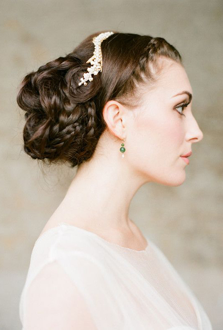 The only thing that makes this fairytale destination wedding in Florence that much better is the gorgeous braid leading into her updo (and, of course, the flower crown that's topping it all off!). Photo: Emm and Clau
