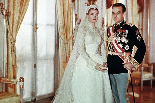 The day iconic actress and Hitchcock blonde Grace Kelly became a full-fledged Princess of Monaco back in 1956. Because it was a royal wedding, it’s only expected to be a very grand affair from head to toe. They actually had two wedding ceremonies, by order of the Napoleonic code of Monaco – a civil wedding that was held in the Palace Throne Room, and a religious wedding that took place in the Saint Nicholas Cathedral in Monaco.