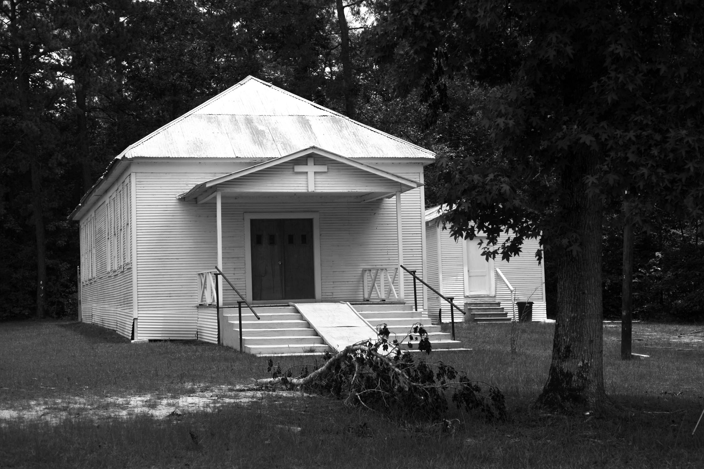  It was right outside the Huff Creek Memorial Chapel on Huff Creek Road where James Byrd's torso was discovered. 