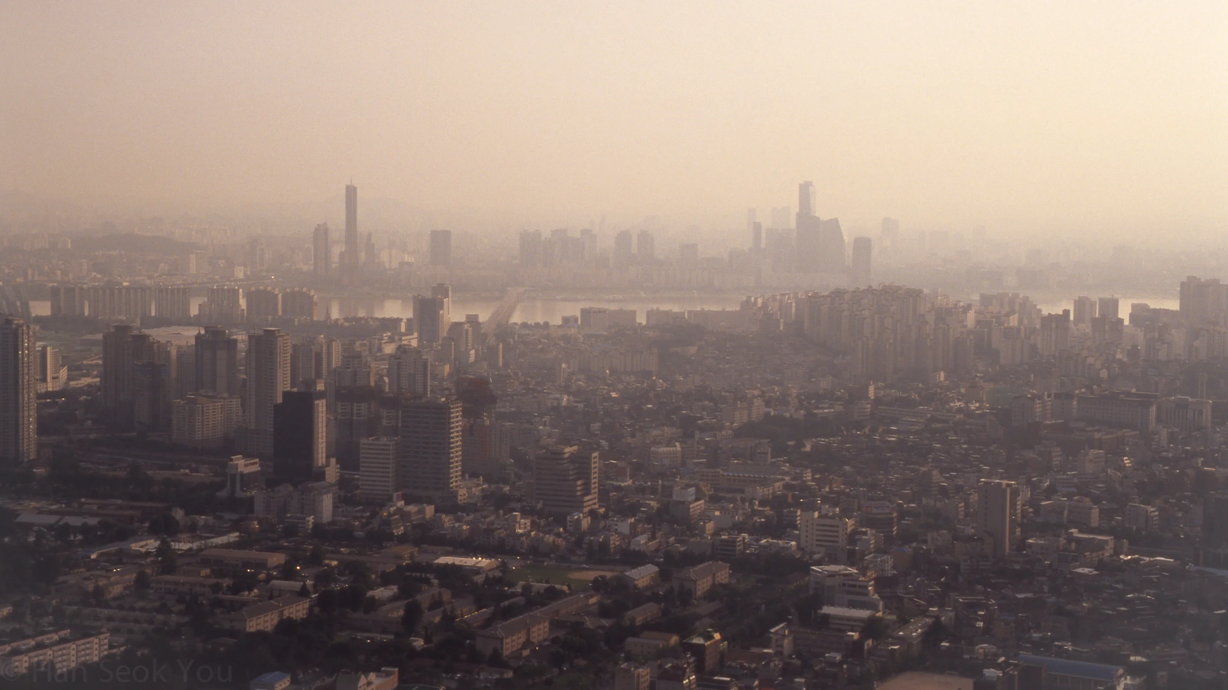 Title: 16:41 Location: Seoul, Korea Year: 2013 Medium: Chromogenic Color Print