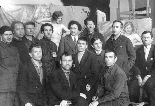   Class of I. I. Brodsky. Livchitz is third from the left, back row.&nbsp;Leningrad,&nbsp;1932 - 1933  