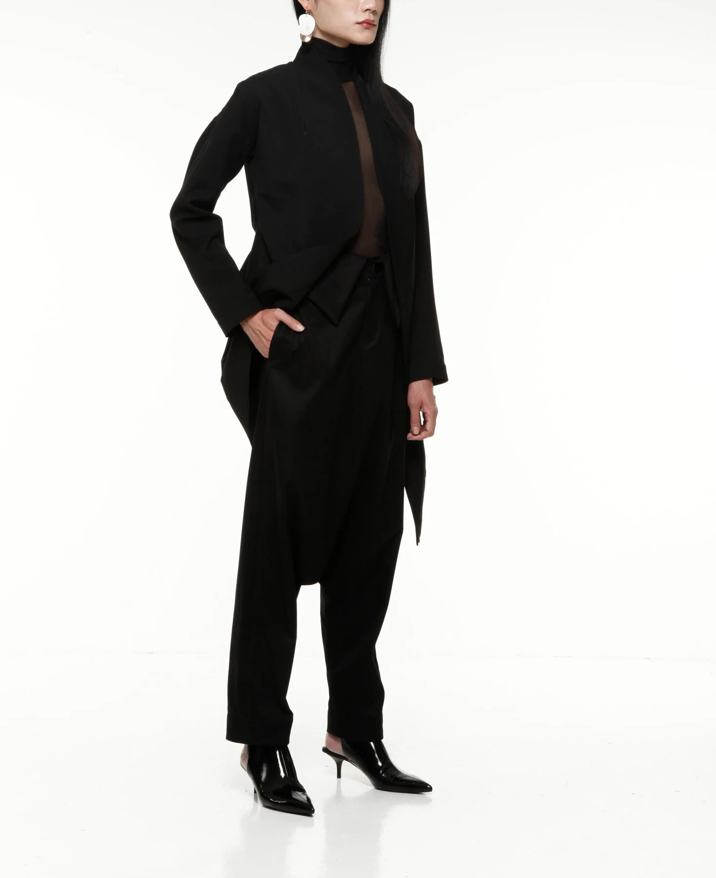 FW19W301BLK-D.jpg