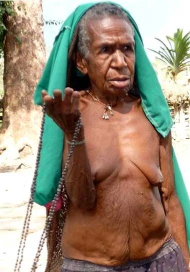 La donna nelle società tribali della Melanesia\ Woman in Melanesian tribal societies