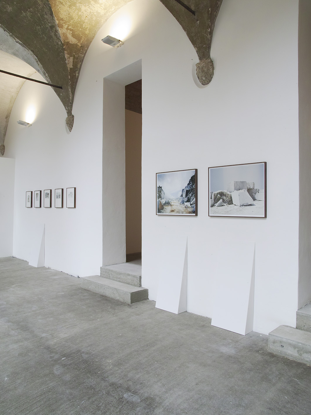  It is thanks to the gaze of  téchne  that the power of brutal nature itself is created. Because of this,  The Remains of the Whole  allow us to think about several major themes such as the relationship between nature and culture, the limits of the p