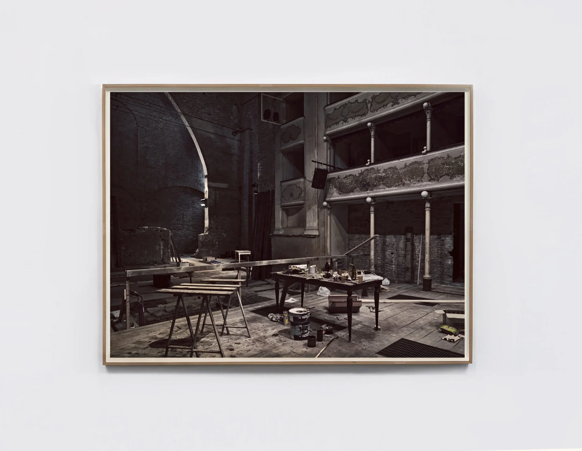 Photographs_as_stage_03.jpg