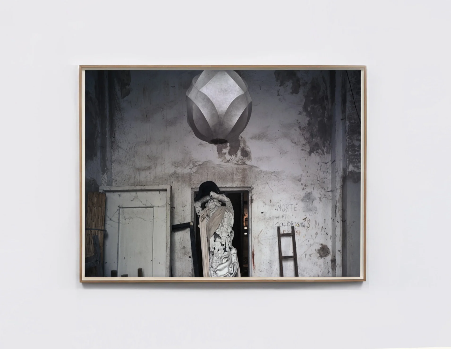 Photographs_as_stage_07.jpg