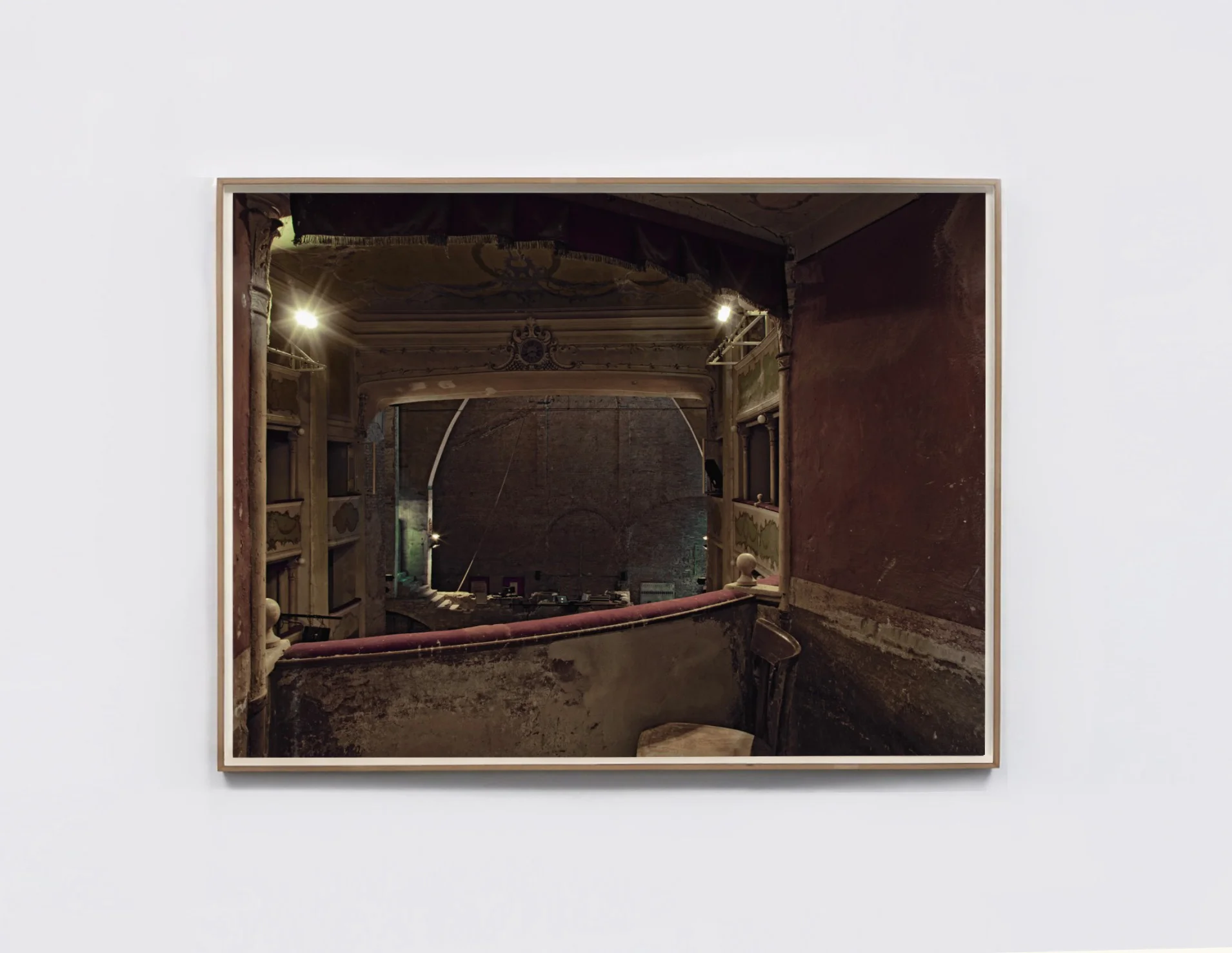 Photographs_as_stage_04.jpg