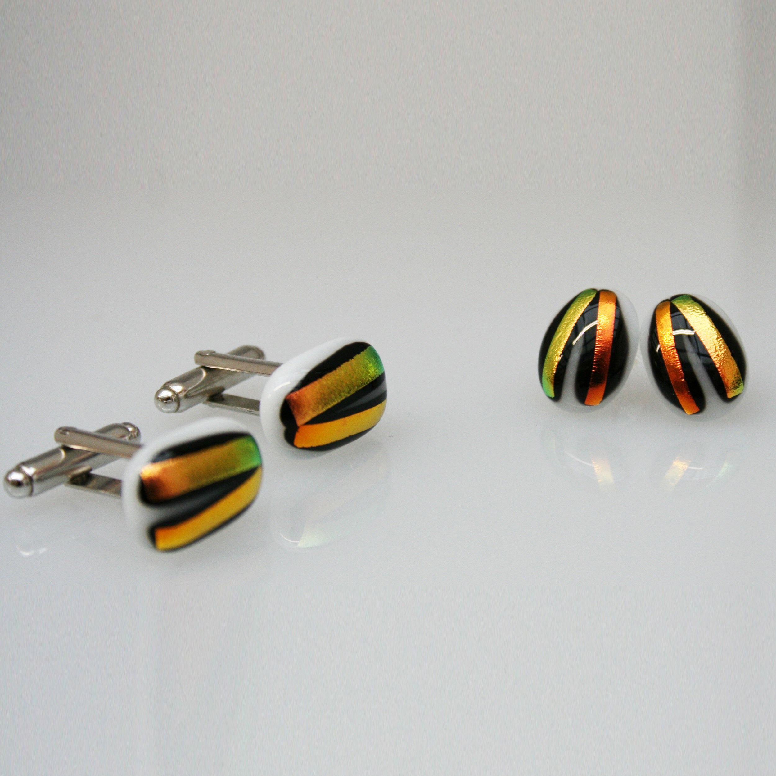 SET CUFF-STUDS REDS ext.jpg