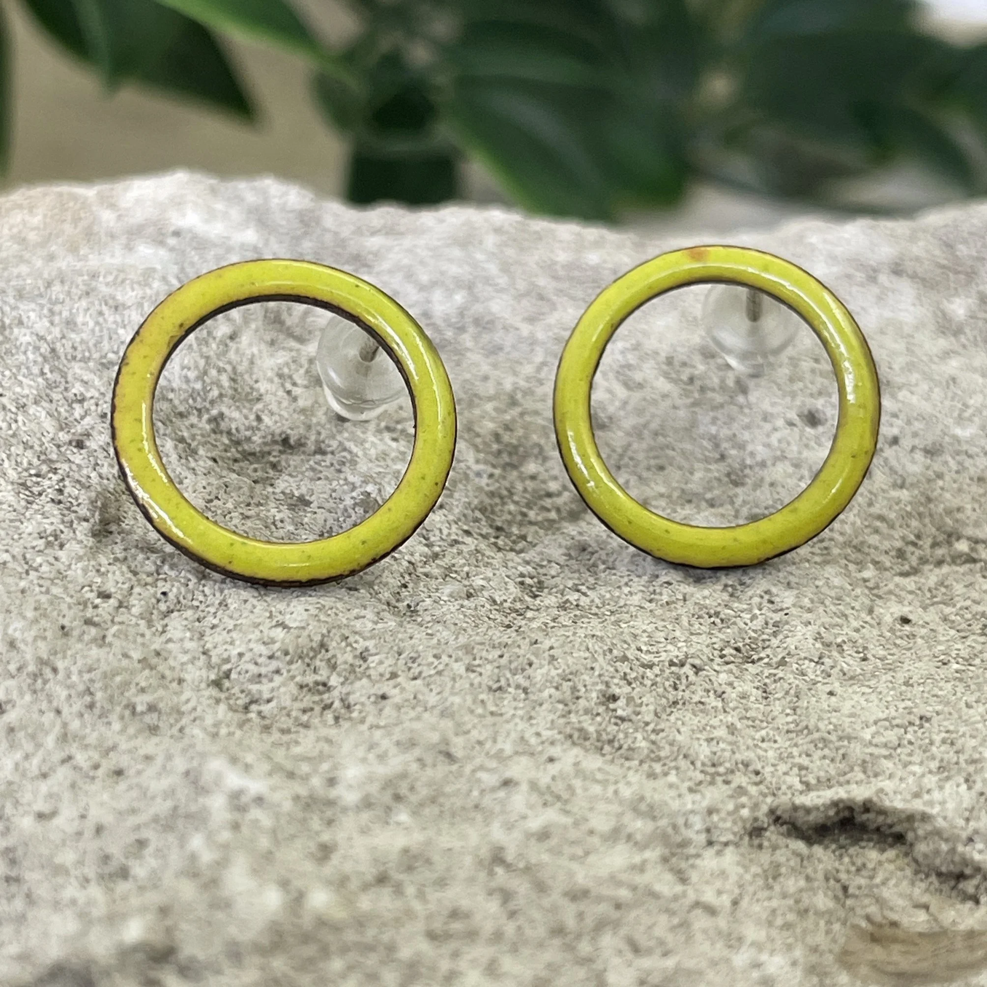 ENAMELLED COPPER STUDS, YELLOW HOOP, 17MM