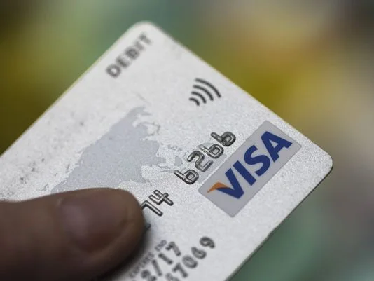 635732762349973764-blm-uk-cashless-payments-73232126.jpg