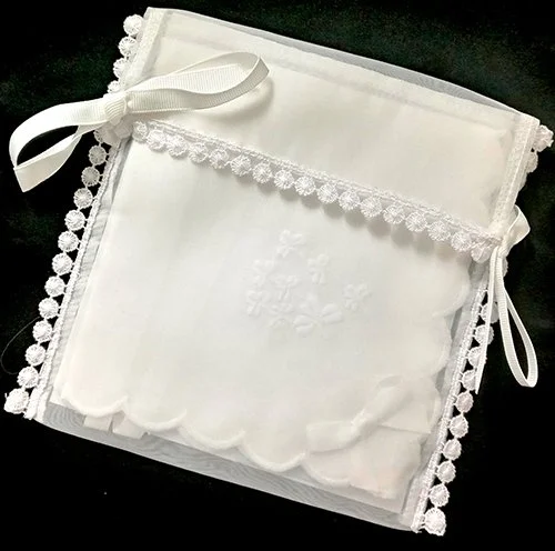l_irish-baptism-wedding-gifts-bonnet-hankie-162-d.jpg