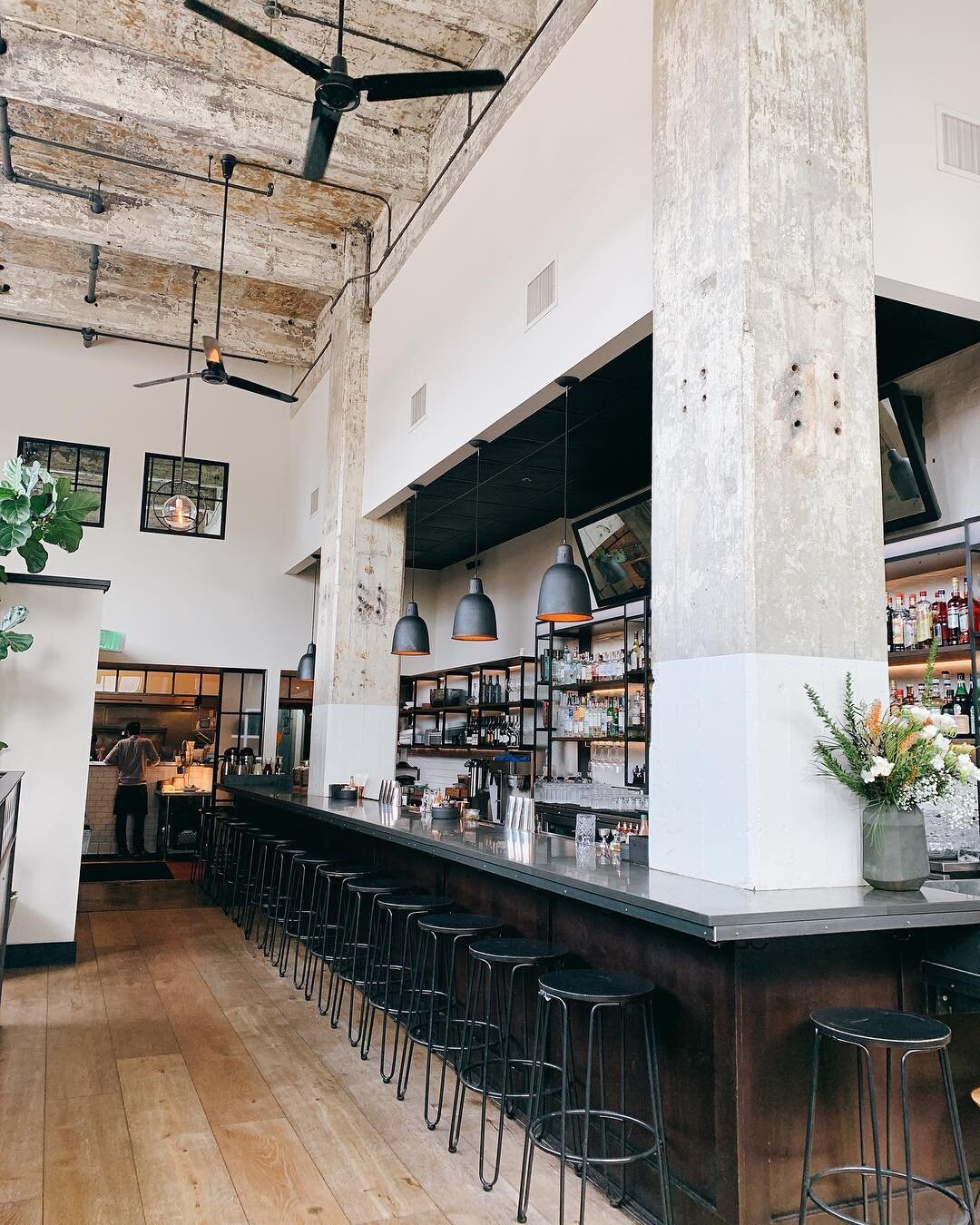 Delightful lunch experience at Serpentine #sf #foodie #interiordesign #industrial #restaurant #restaurantinterior #dogpatch #chicken #texastoast #sanfrancisco #hipster #brunch