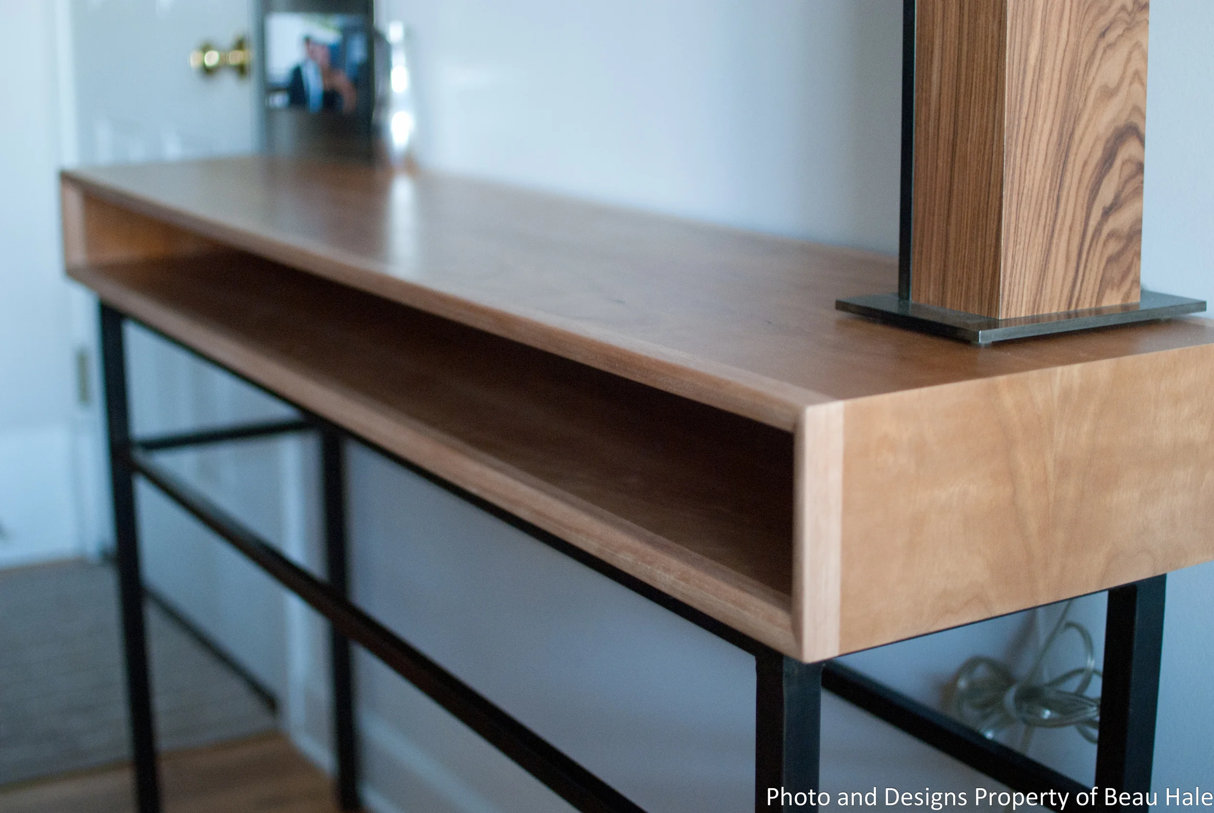 CONSOLE TABLE