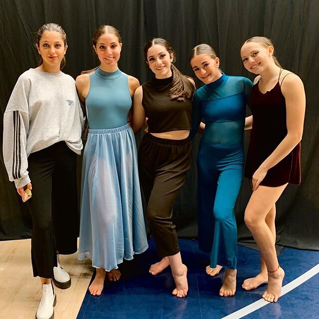 Proud of these beautiful seniors who performed at the @uoftdanceteam showcase tonight! Thank you to @jenna_stover for giving them this incredible opportunity (and to @sydney_levitt for being the best chaperone!!)💖💖💖