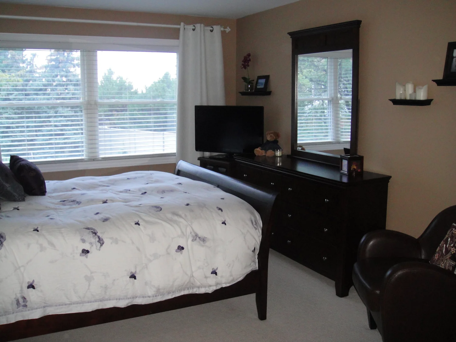 Master Bedroom (2).JPG