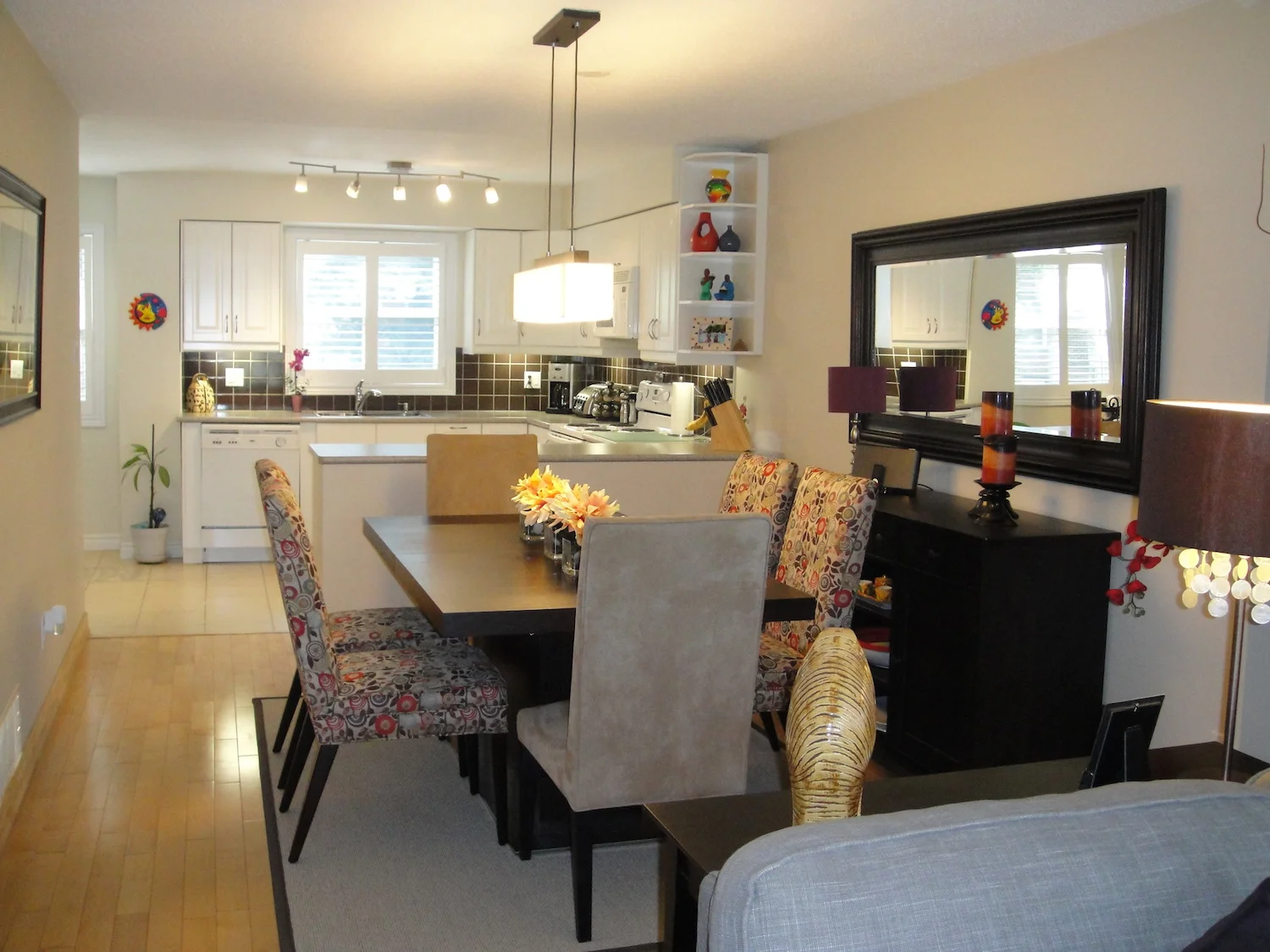 Living and Dining Room (4).JPG