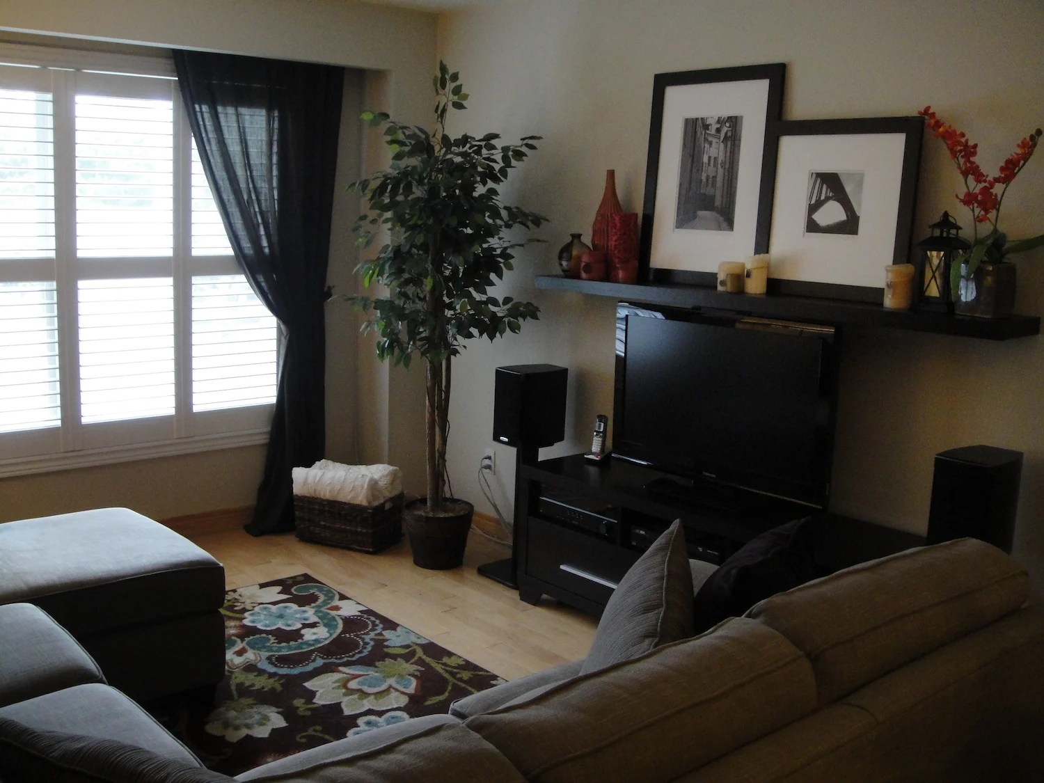 Living and Dining Room (90).JPG