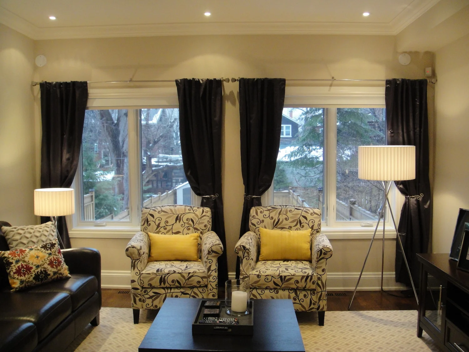 Living and Dining Room #2 (2).JPG