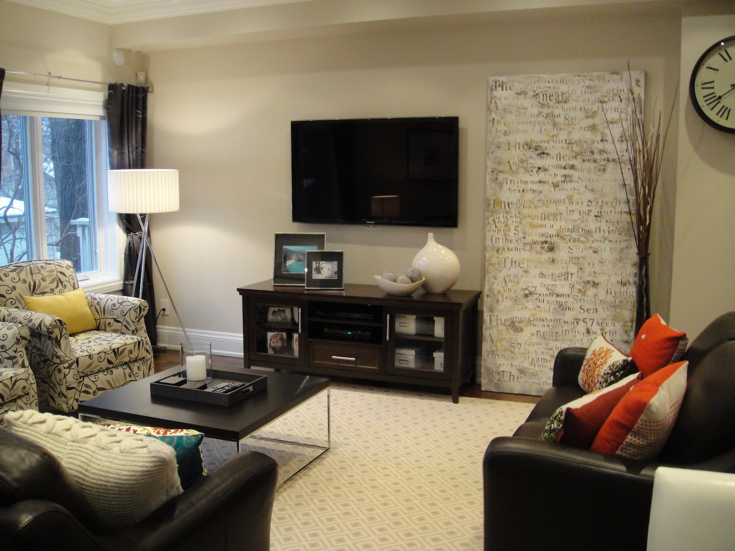 Living and Dining Room #2 (6).JPG