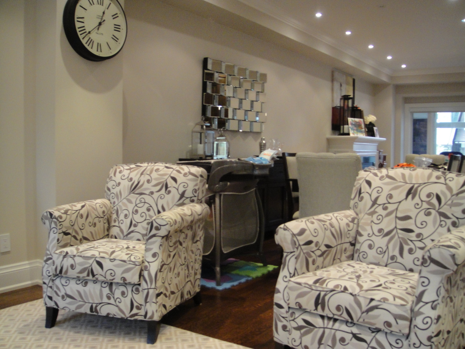 Living and Dining Room #2 (7).JPG