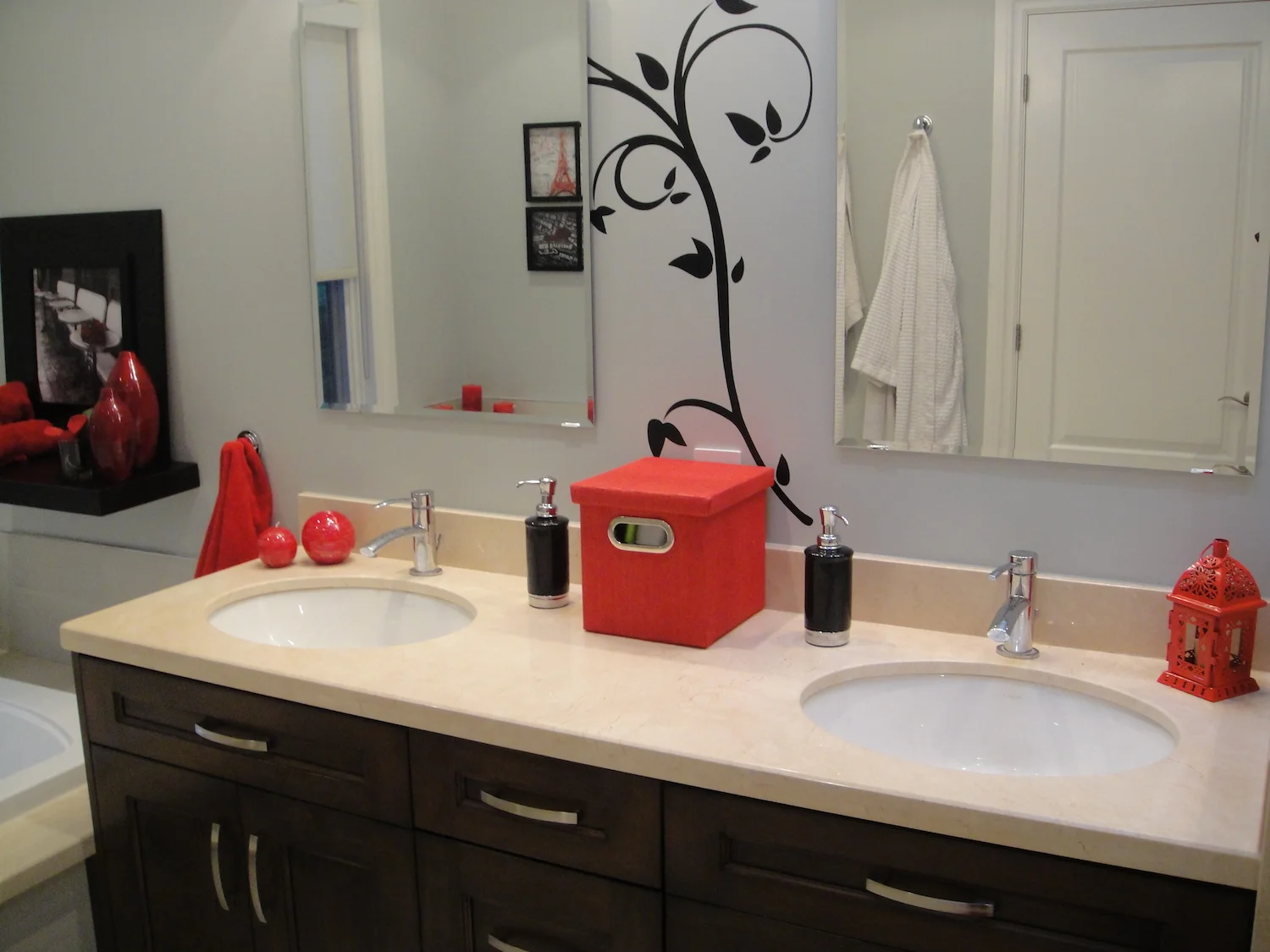 Ensuite Bathroom (2).JPG