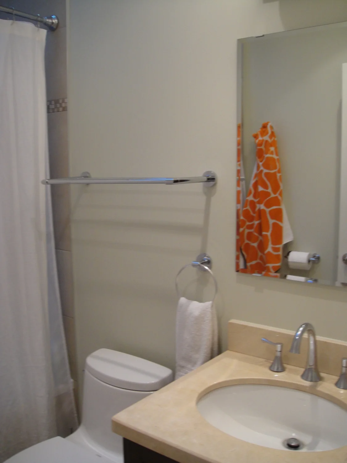 Main Bathroom (1).JPG