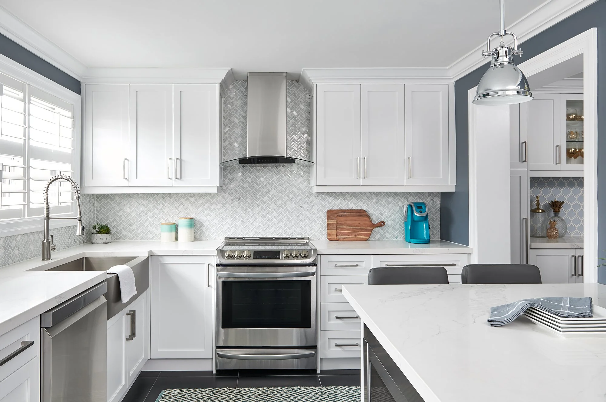 LZ_mullholandAve_757newWEB 1.jpg