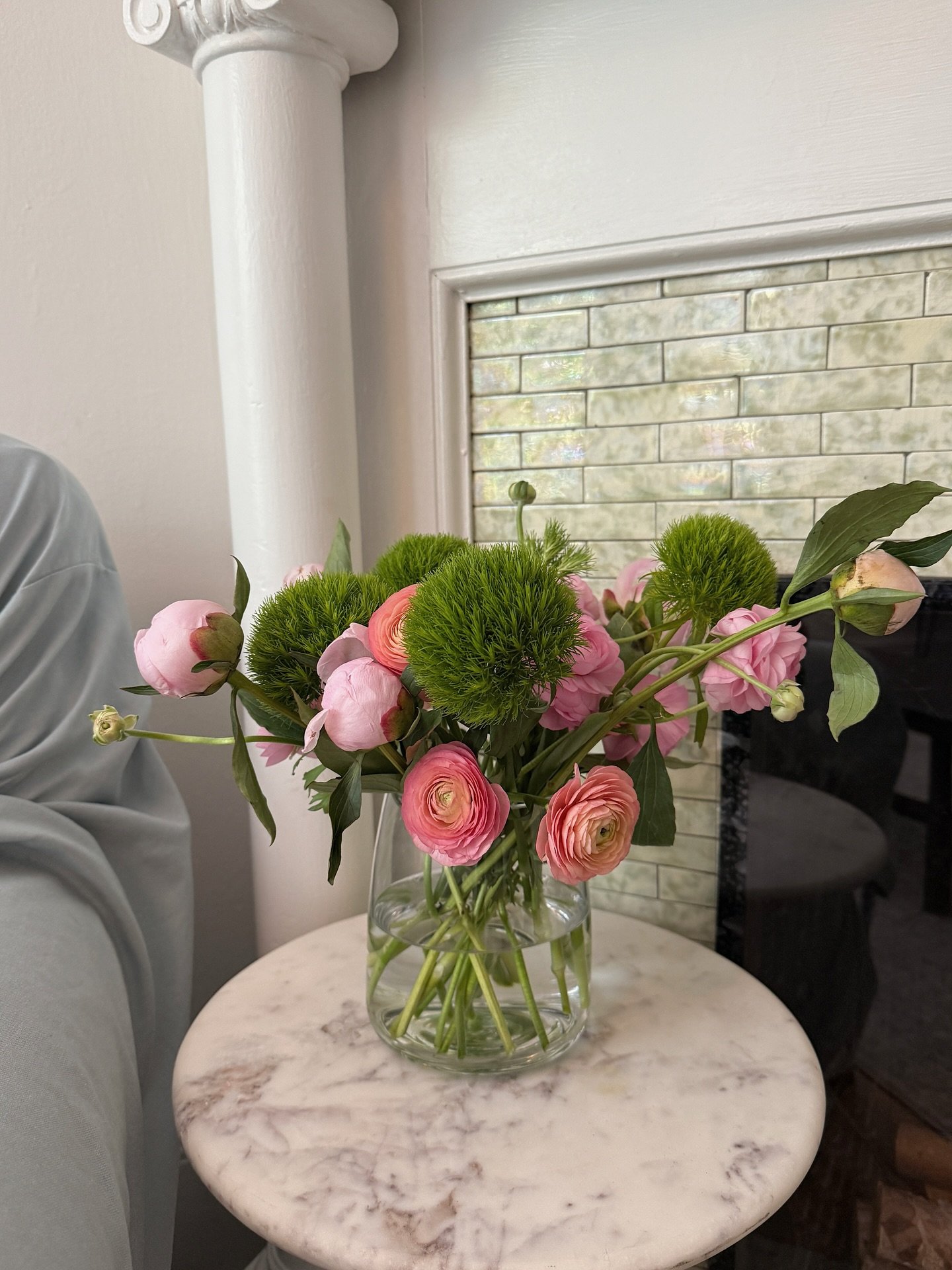 This past week and a half has been a whirlwind! Just a little catchup on what&rsquo;s been going on here in DC. 

1. Starting strong with my new @traderjoes flowers - peony season is in full swing! 
2. Strolls around church after service 
3. We had a