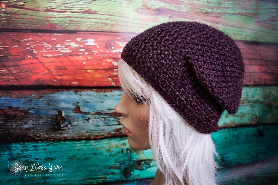 Aubergine genvinde labyrint free crochet pattern: really easy slouchy beanie - Jenn Likes Yarn