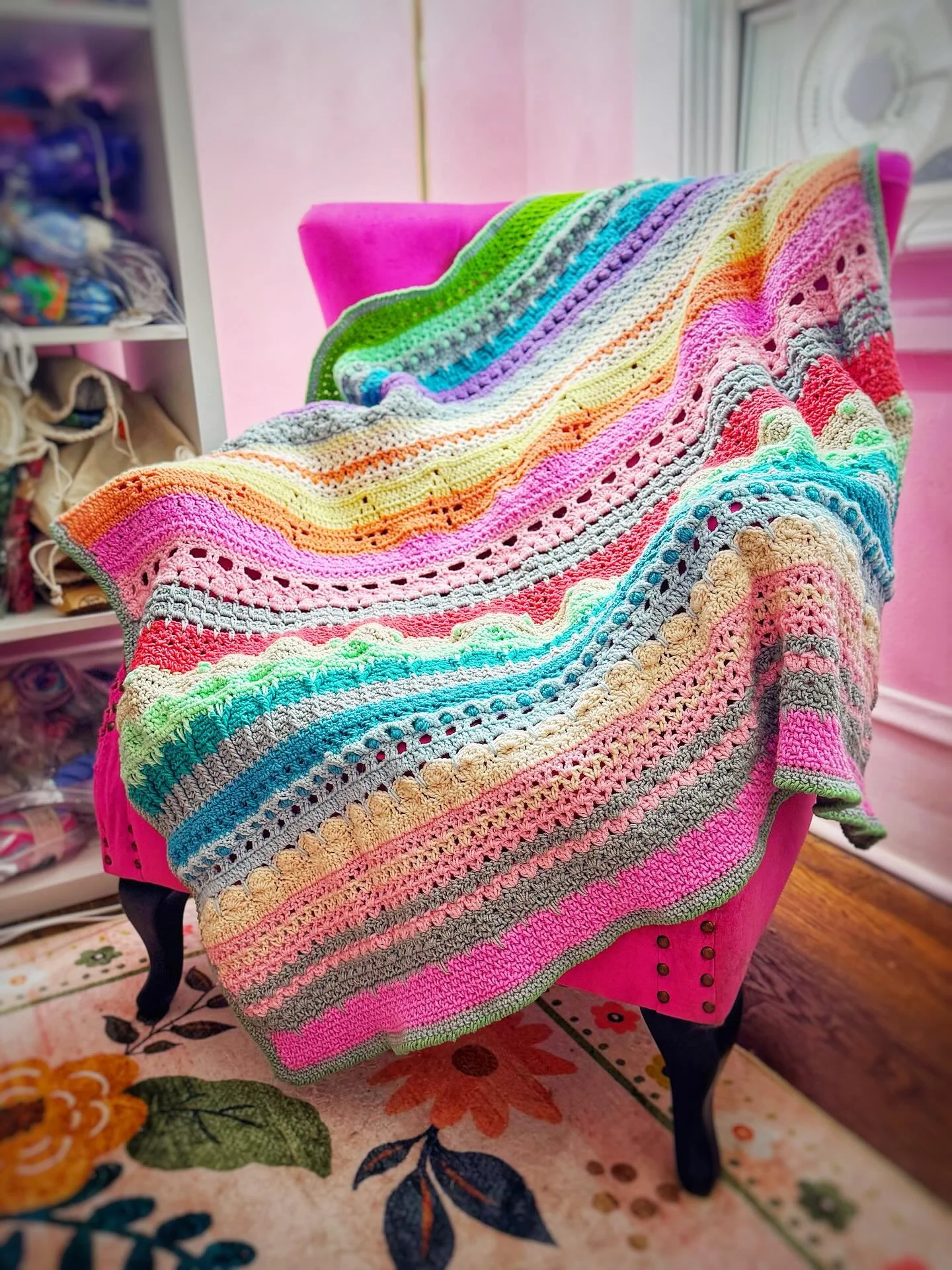 I am once again broadcasting that I am, indeed, still working my way through my 2024 yarn advents. 

But in exciting news, I wove in an astronomical amount of threads on my @crochet_society advent last night and can finally call this blanket done!

I