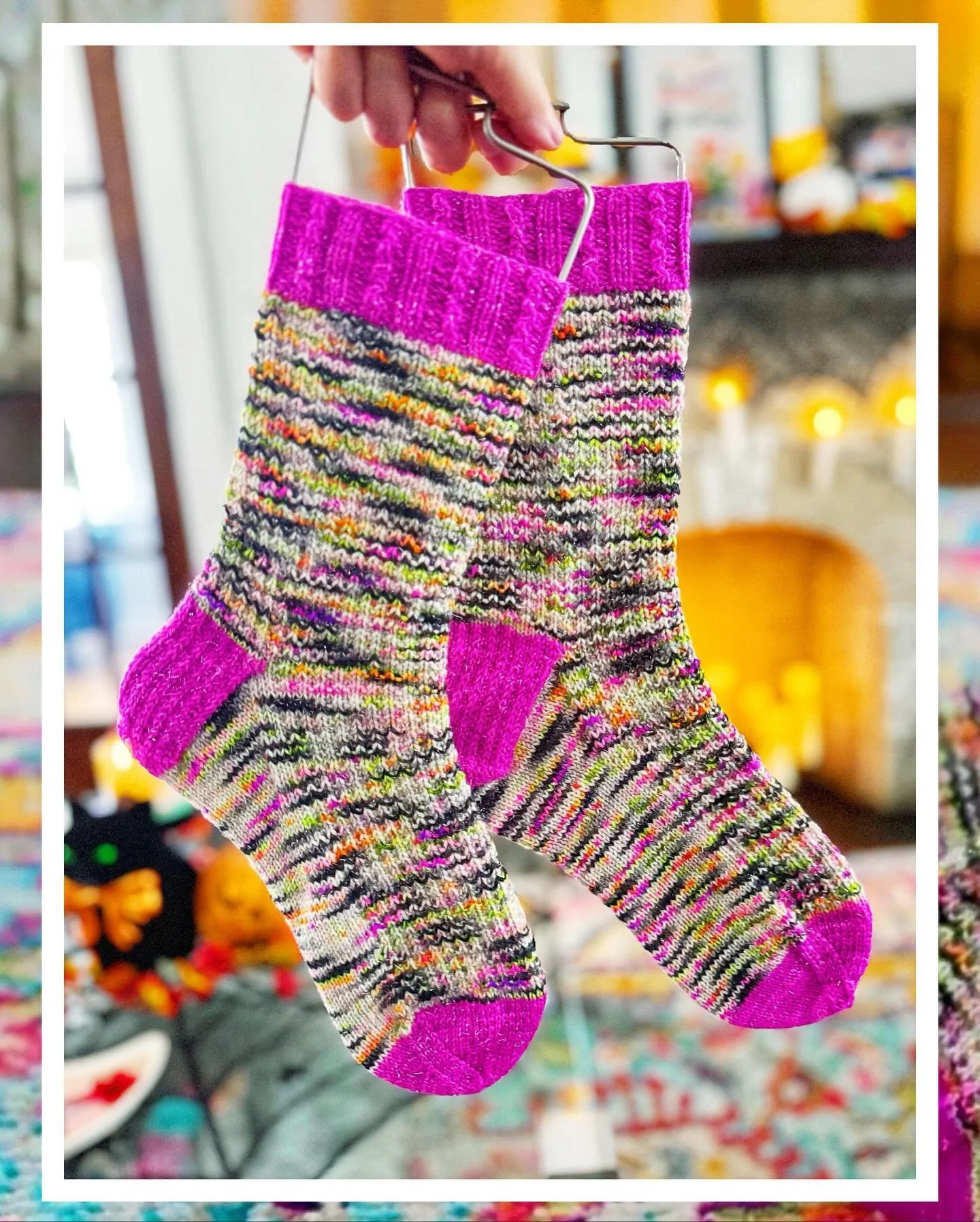At long last, my variation of the Spookykooky socks by @bryonybears is off the needles! I thought I&rsquo;d fly through these, but October has been pure insanity with house stuff (we installed a fence and are in the middle of mini splits), cleaning a