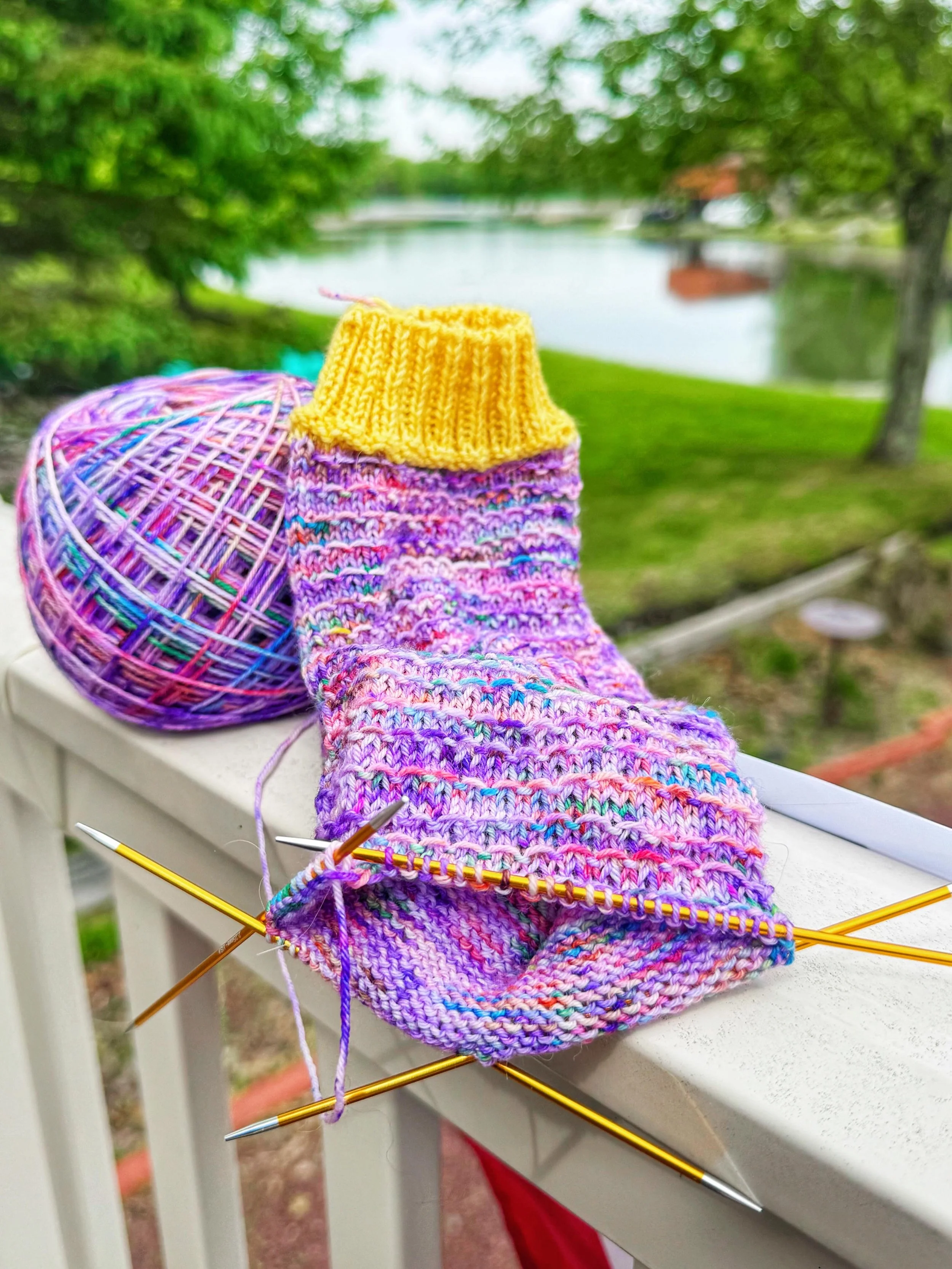 It&rsquo;s Memorial Day weekend, which means I&rsquo;m at the lake trying to finish knitting another pair of socks before Summer Sock Camp starts on Monday. Who will be joining in the fun?

Yarn is the FRIENDS themed mystery set from @threebytheseade