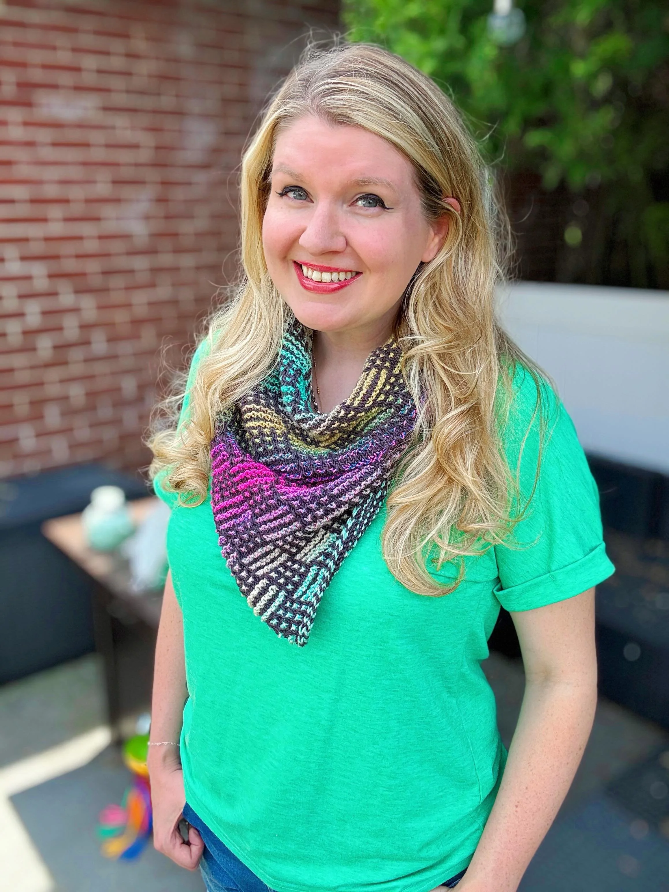 I was able to grab some daylight photos of my finished Grid Gambit by @samantha_guerin_design today before the severe thunderstorms rolled in. 

I bought a kit from @queencityyarn at this past @indieuntangled and quickly fell in love with how it whip