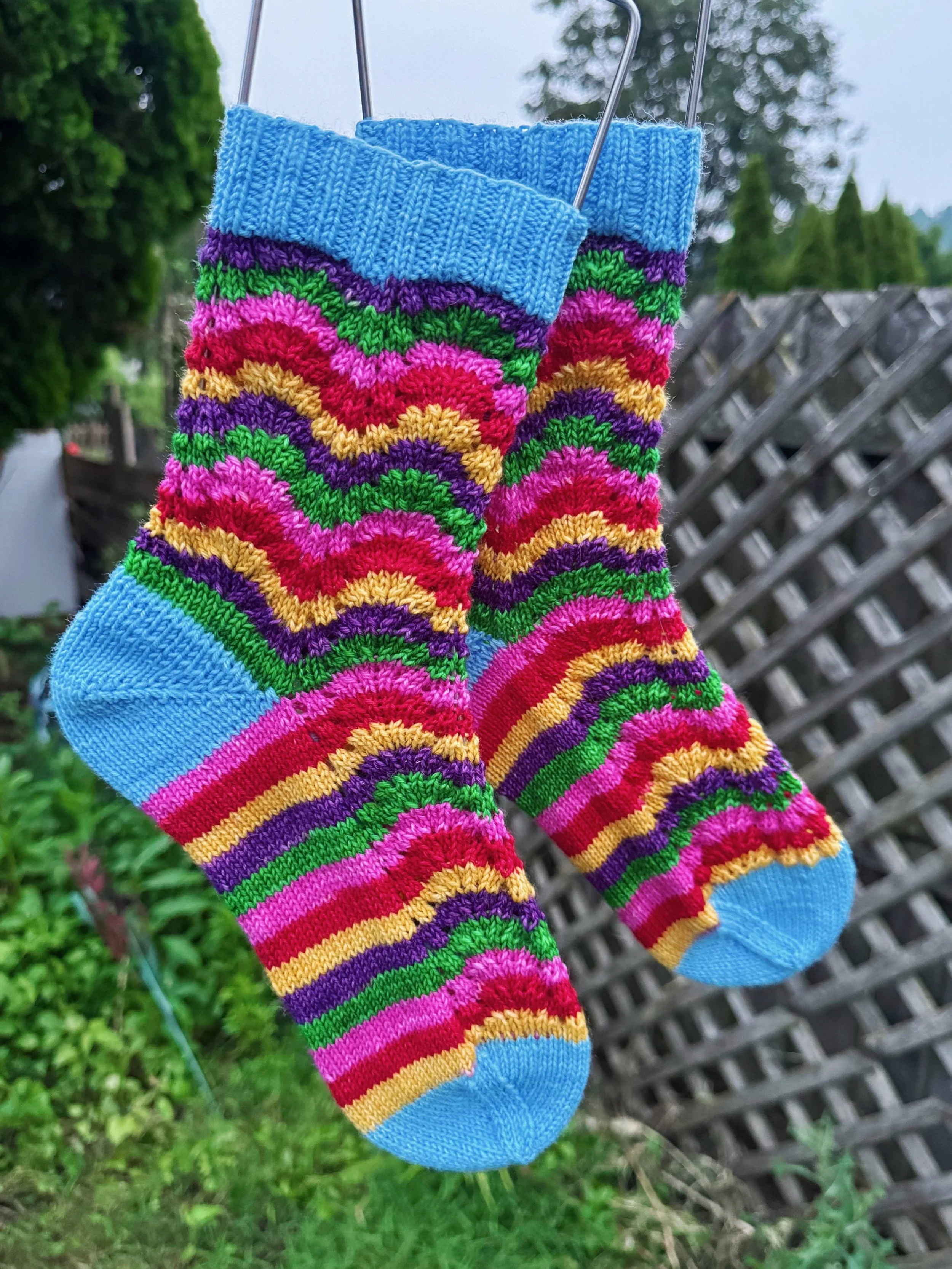 Thanks to @knittynatty and my toxic trait of turning all my hobbies into a friendly competition, I&rsquo;m happy to say I&rsquo;ve finished knitting a pair of socks in four days. 

I&rsquo;d like to thank @bryonybears for this amazing Fairground Sock