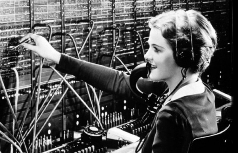 http://www.officinaturistica.com/wp-content/uploads/2014/08/switchboard-operator.jpg