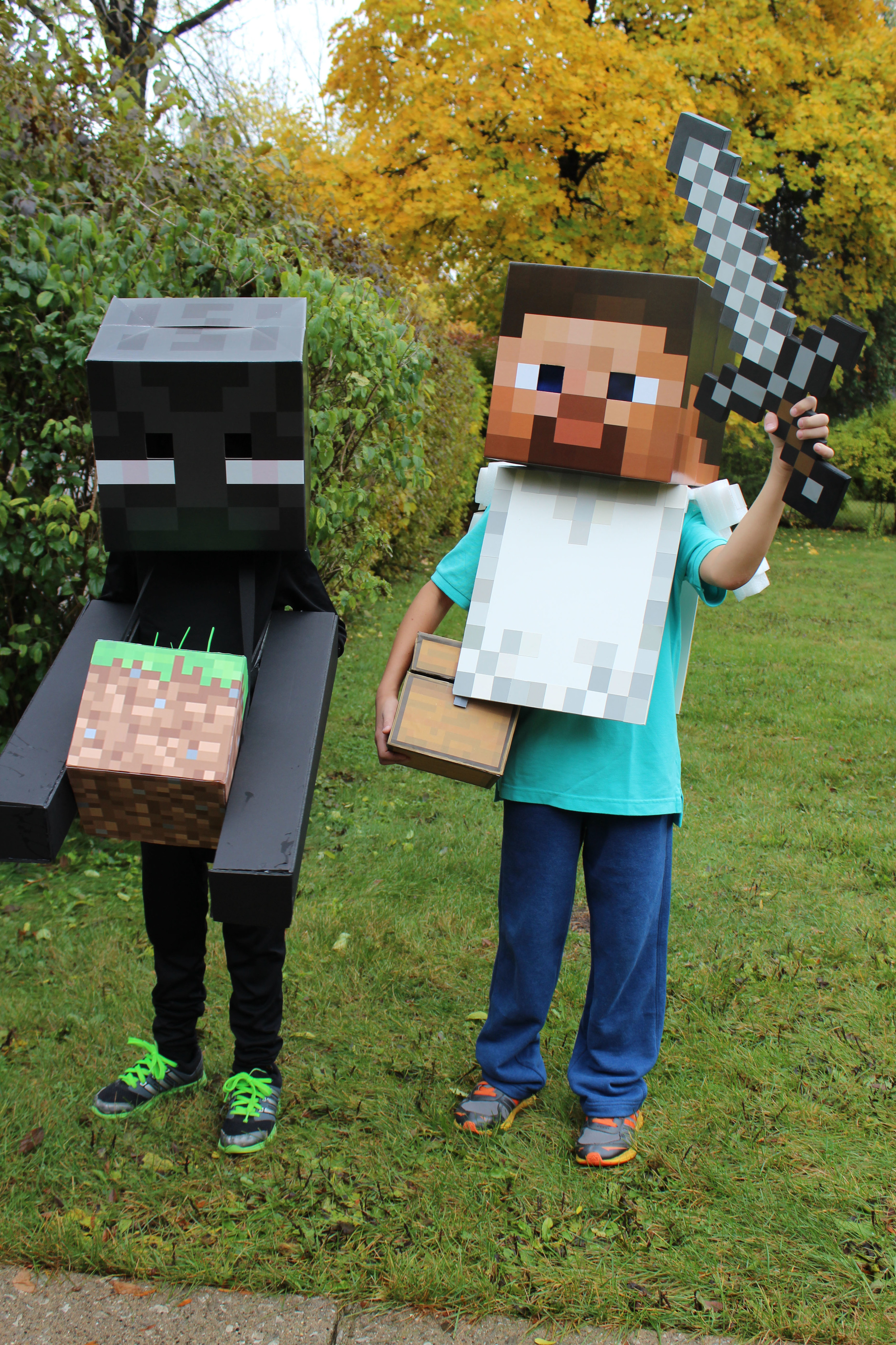 Stepf made this Enderman costume ALL BY HERSELF! 😂👏🏼 #Minecraft #enderman