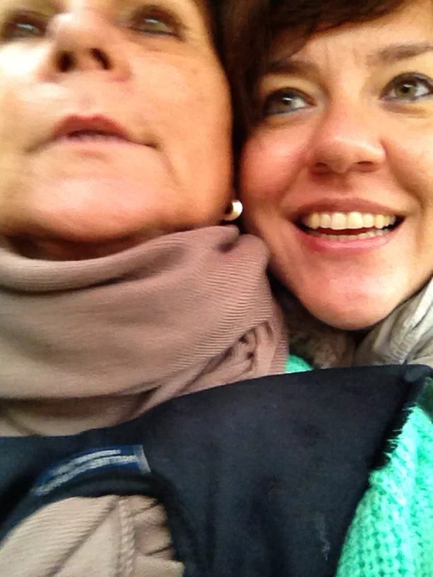 Sueli e a nova amiga Fina, estudante de Ibiza