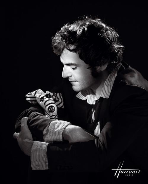 -M-, février 2009