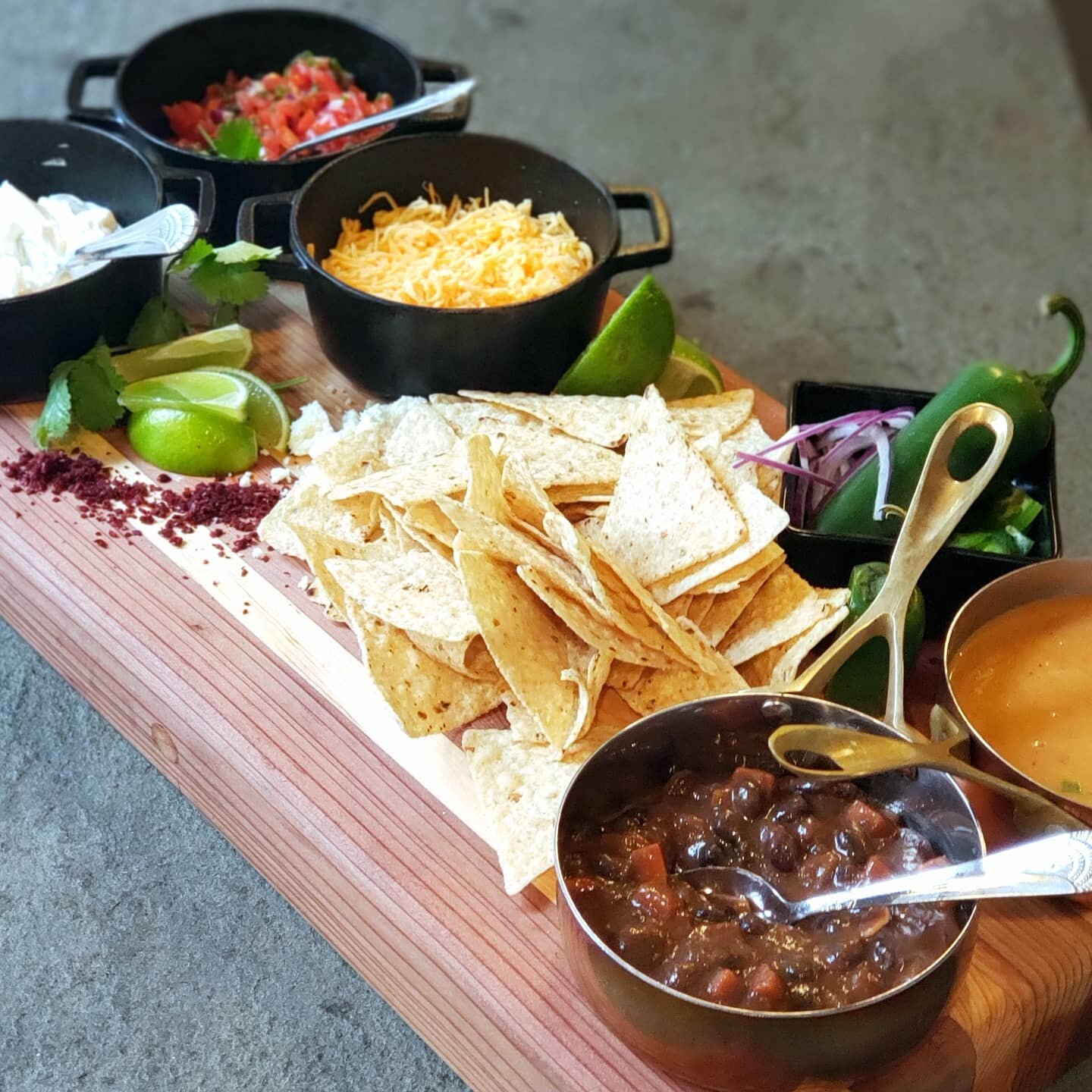 Nacho average Sunday this week! 🏈
We've cteated the ultimate nacho kit for the big game. Featuring house made queso dip, smoky black beans, pickled red onions, pico de gallo, jalape&ntilde;os, crema fresca, pepper jack, black olives and a generous a