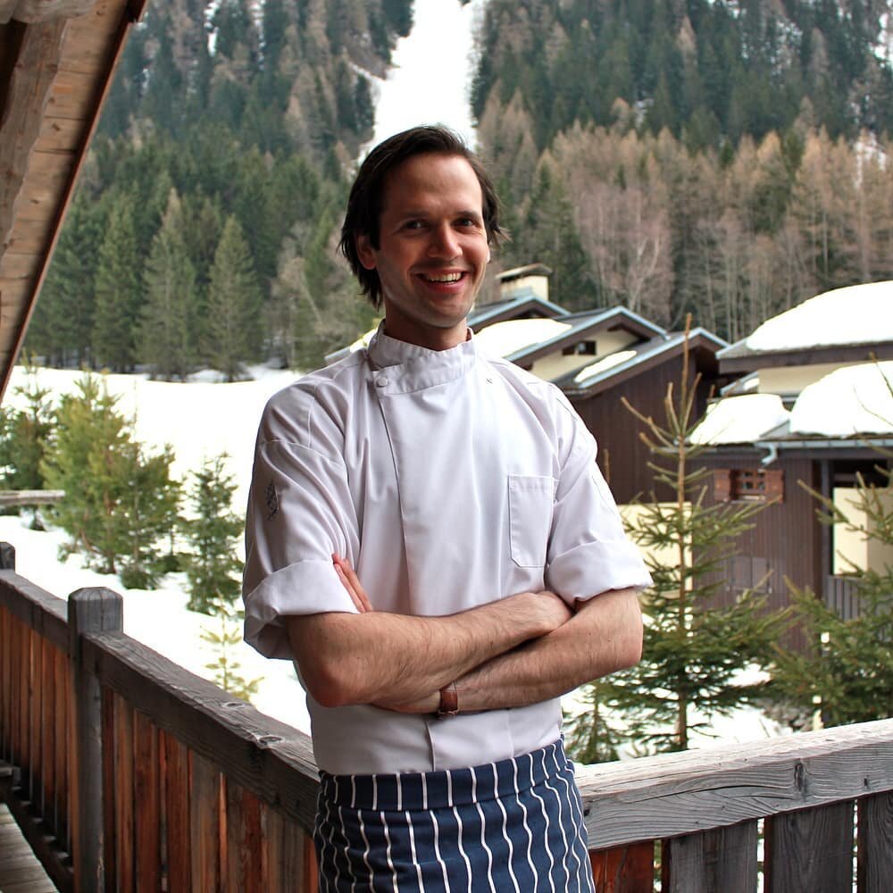 Hello! 👋 It's been a while since we've introduced The Tall Chef, please meet Mr. Jack Rogers. 

Classically trained in French cuisine at London's top culinary school, Le Courdon Bleu, Jack then apprenticed at a Michelin Starred townhouse restaurant 