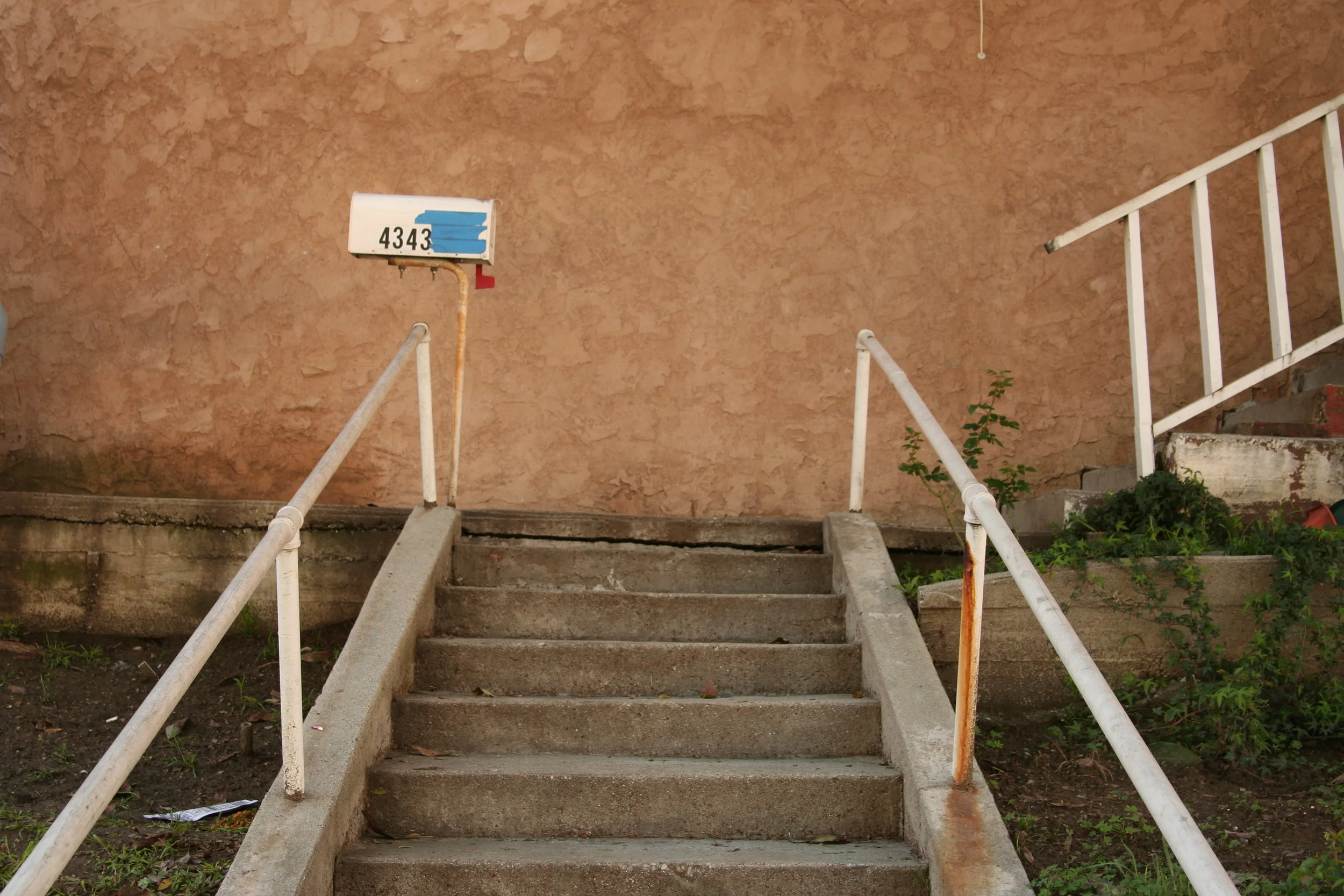 4343 Stillwell Ave - blue tape mailbox.jpg