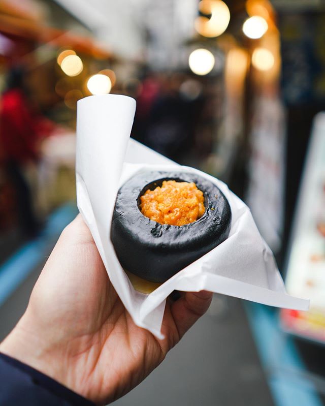 Thinking back on @lasternick&rsquo;s and my time in japan. This uni bomb looked amazing but to be honest, it wasn&rsquo;t that good. Now you know. .
.
.
.
#japan #uni #fishmarket #tsukijifishmarket #a7riii #bokehphotography