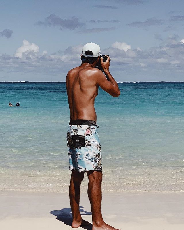 I’m hanging on to this tan with a death grip. Can’t wait to head back to #hawaii .
.
📸: @jasonyokoboskysurf .
#lanikai #northshore #nikon #beach #tan #ocean #vacation