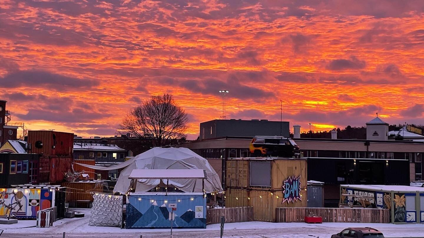 Sunrise over Wall Three and our little container village 
.
.
.
#parametric #smocking #containervillage #sunrise