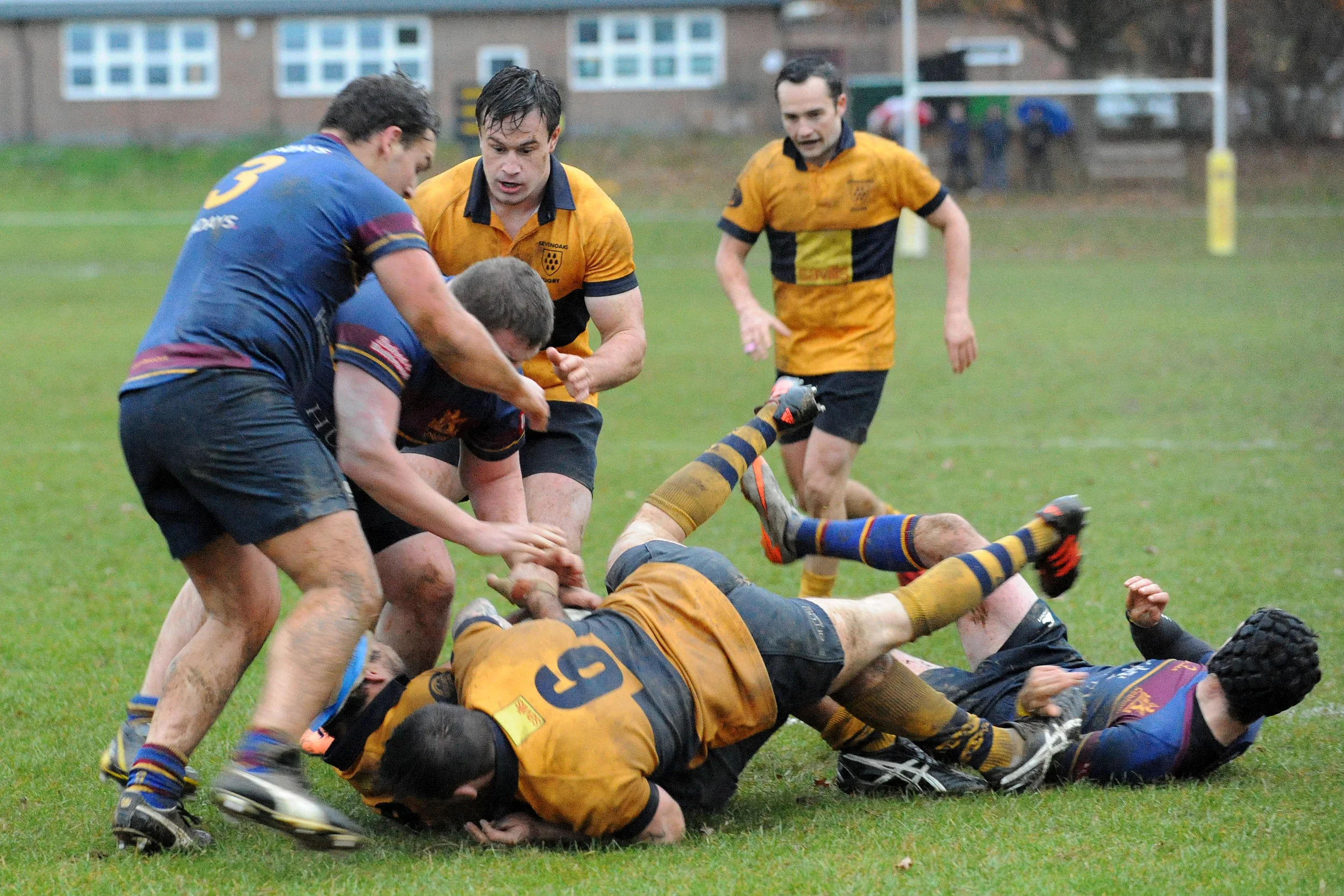 SEVENOAKS V COBHAM022.JPG