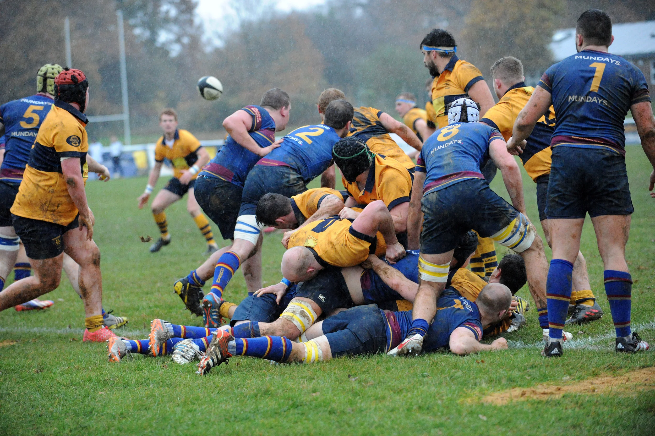 SEVENOAKS V COBHAM010.JPG