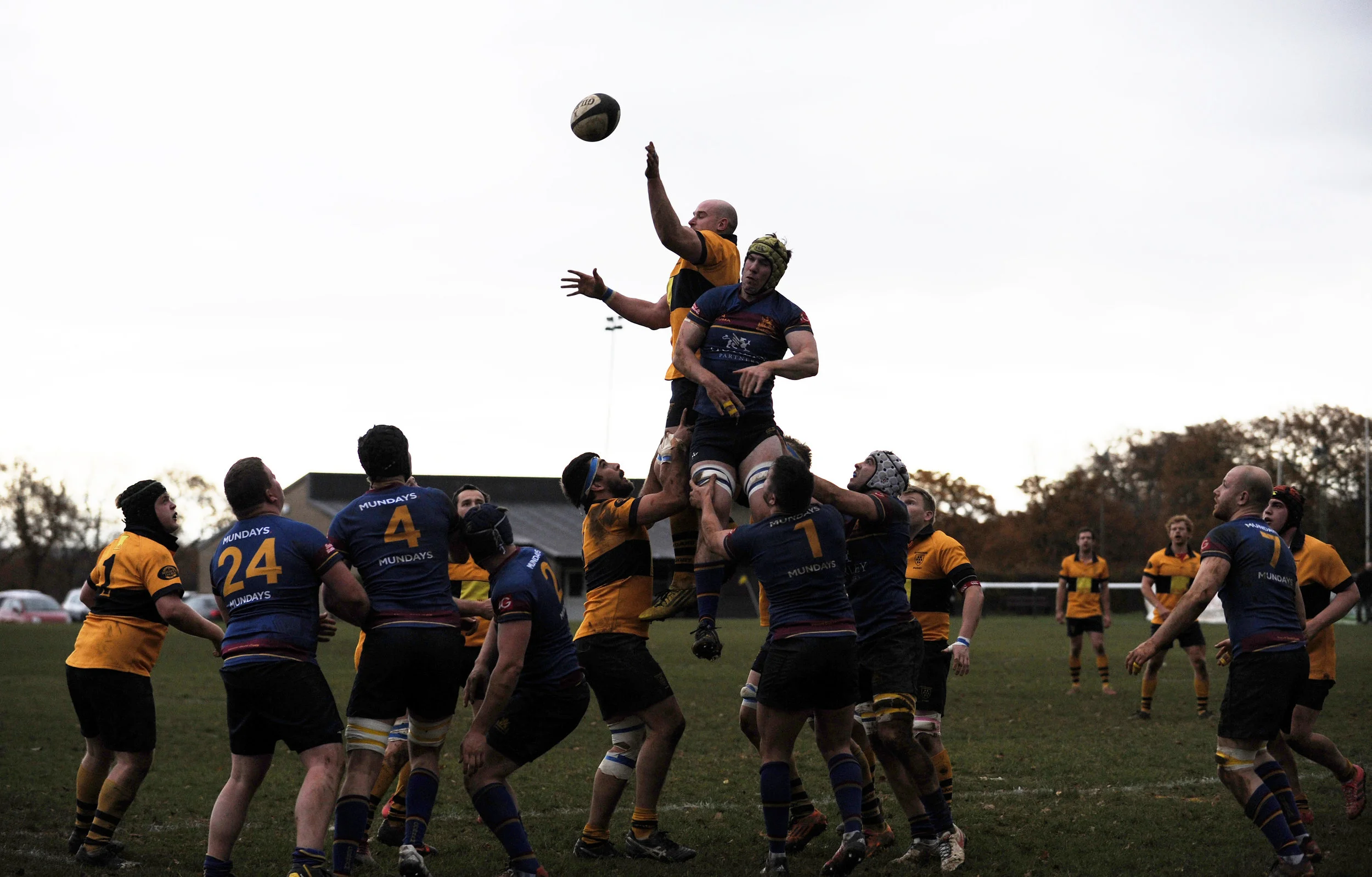 SEVENOAKS V COBHAM005.JPG
