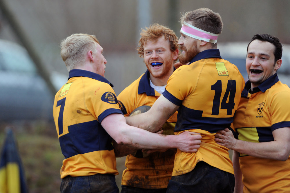Oaks went into half time in the lead after Dan Phoenix (centre) scored a well taken try and penalty. Photo Credit: David Purday